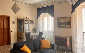 Maman Suite, city center near Molo Beverello